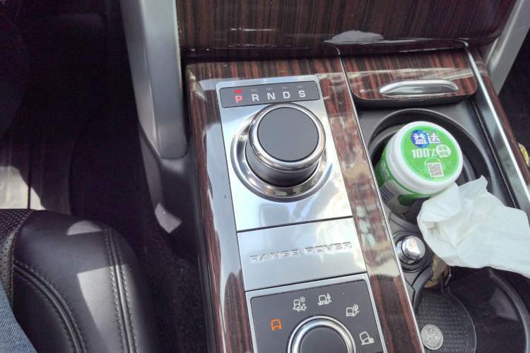 Used Land Rover Range 2014 Revised 3.0 SC V6 Vogue Gear Lever