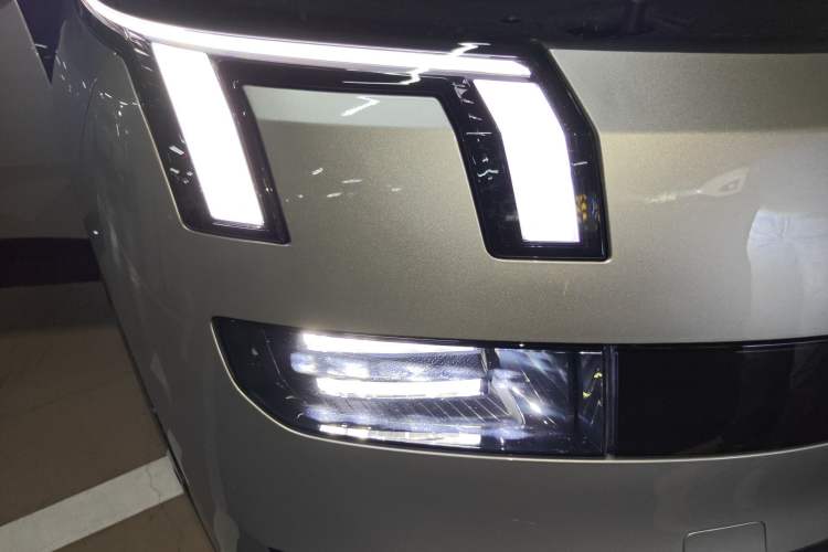 Used Lynk & Co 900 2025 2.0T Ultra Right Front Headlight
