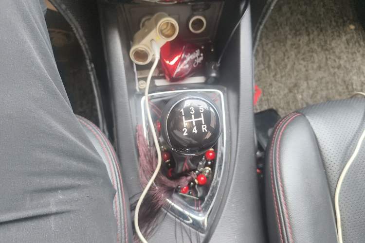 Used CHANGAN KAICHENG Oushang A600 2016 1.5L Manual Luxury 7-Seater Gear Lever