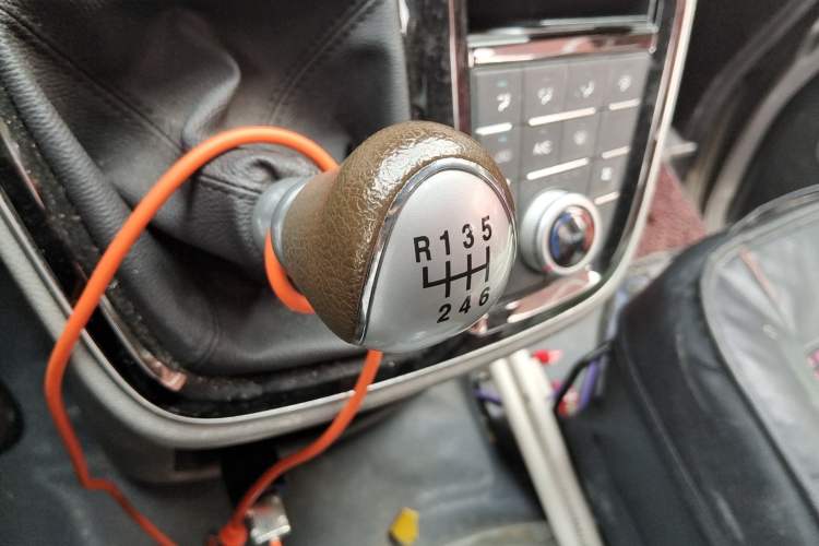 Used JAC Refine M4 2017 1.9T Diesel Manual Comfort Model Gear Lever