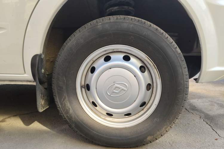 Used SAIC MAXUS Xintu V80 2021 2.0T PLUS AMT Aoyuntong Short-Wheelbase Mid-Roof 5/6-Seater
