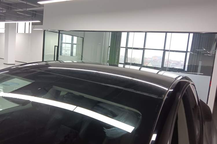 Used Tesla Model Y 2023 Rear-Wheel-Drive Version Roof