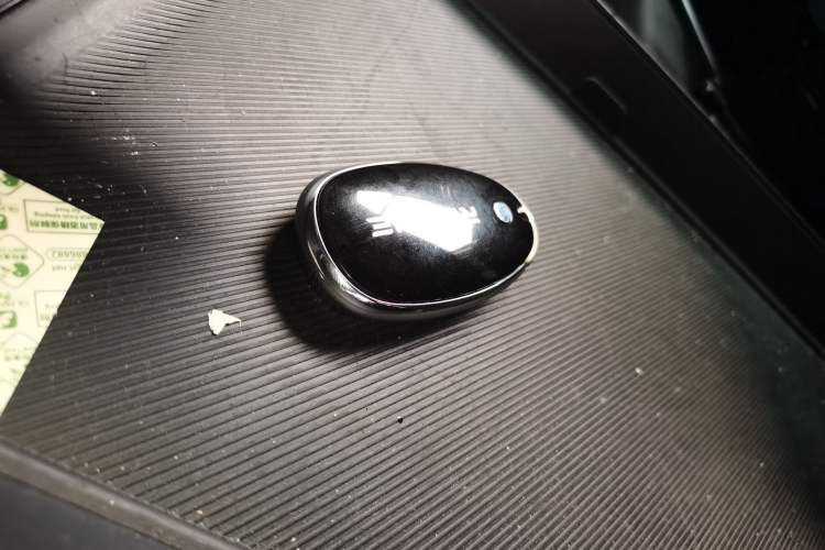 Used JAC Refine RF8 PHEV 2024 Zhiling Edition 1.5T 150KM Flagship Model – Lithium Iron Phosphate