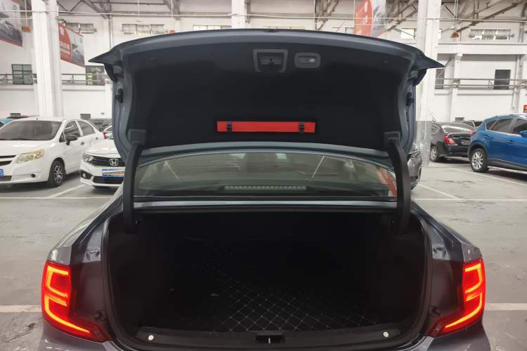 Used Volvo S90 2018 T4 Zhiyuan Edition