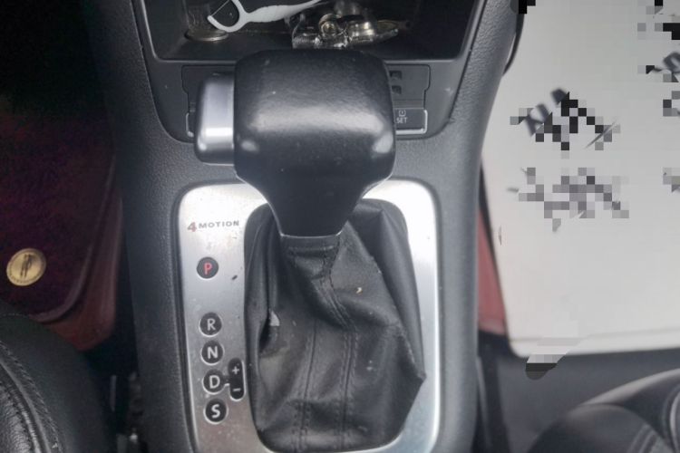 Used Volkswagen Tiguan 2010 2.0 TSI Automatic All-Wheel Drive Flagship Edition Gear Lever