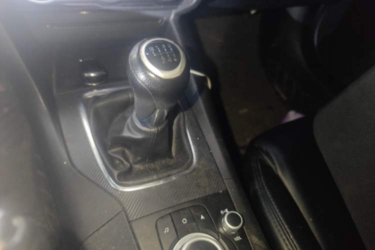 Used Mazda 3 Axela 2016 Sedan 1.5L Manual Comfort Model
