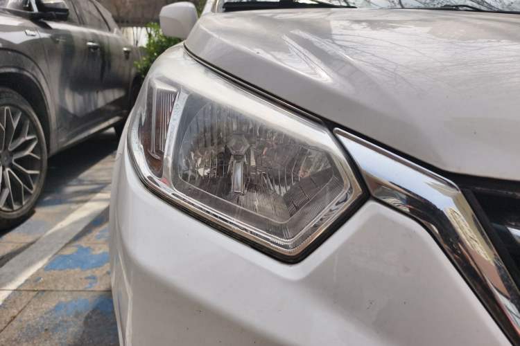 Used Venucia R50 2015 1.6L Manual Fashion Edition Right Front Headlight