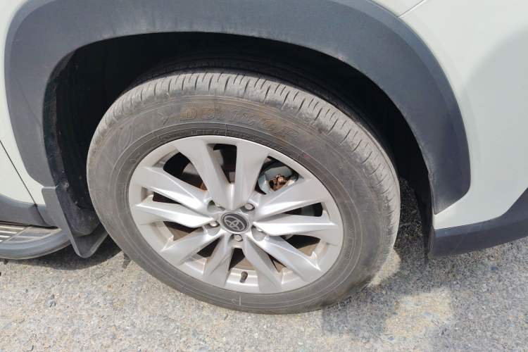 Used Toyota Corolla Cross 2024 2.0L Pioneer Edition Right Front Wheel Hub