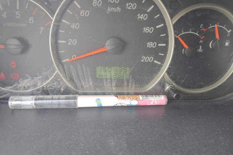 Used Wuling Hongguang 2014 1.5L S Standard Version Odometer Close Up