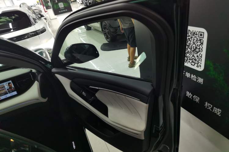 Used VOYAH FREE 2025 318 259 km All-Wheel-Drive Exploration Edition Right Front Door Interior