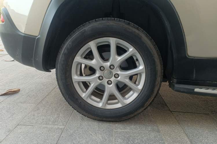 Used Jeep Cherokee 2016 2.4L Leading Edition
