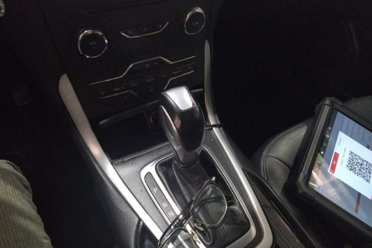 Used Ford Edge 2015 2.0T GTDi 4x4 High-Grade Model Gear Lever