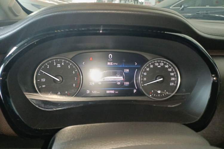 Used Buick GL8 2021 Land Cruiser Executive Class 652T Luxury Model
