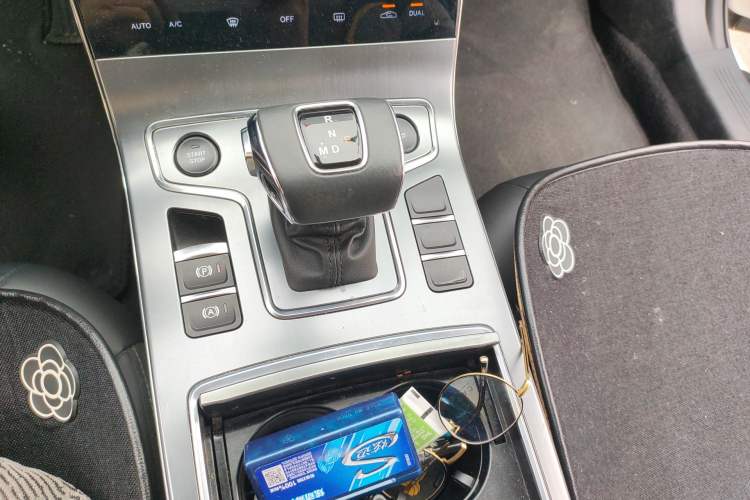 Used Hongqi H5 2022 Classic Model Facelift 1.5T DCT Qiyun Edition Gear Lever