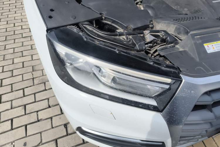 Used Audi Q5L 2018 40 TFSI Prestige Edition China VI Emission Standard Right Front Headlight