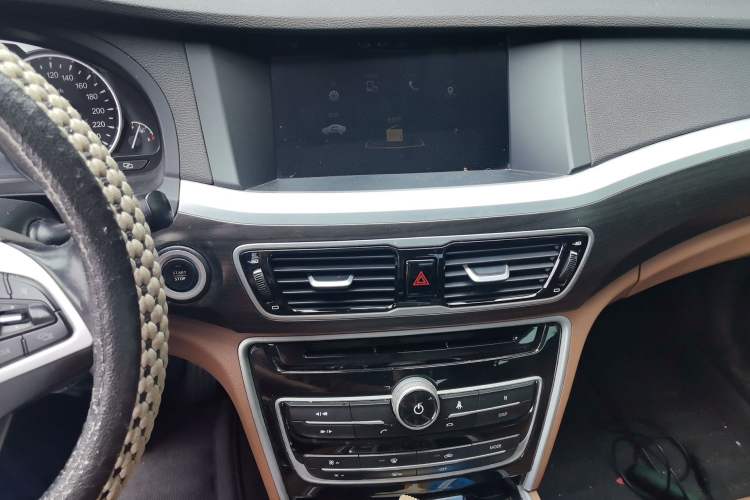 Used Geely Auto Emgrand GT 2017 1.8T Luxury Model Audio And AC Panel