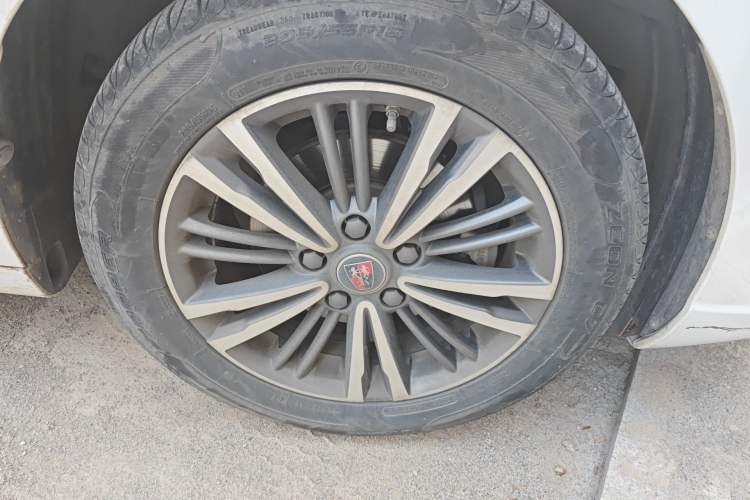 Used Roewe i5 2019 1.5L Automatic 4G Connected Langhao Edition Right Front Wheel Hub