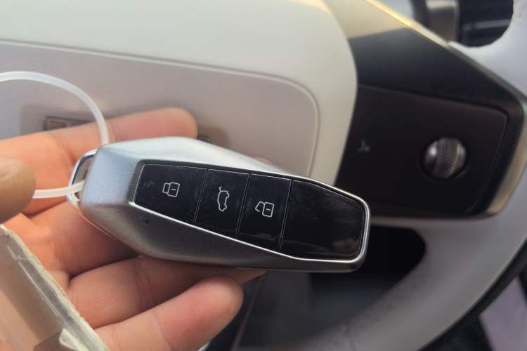 Used iCAR 03T 2024 520km Two-Wheel Drive Long-Range Version Vehicle Key