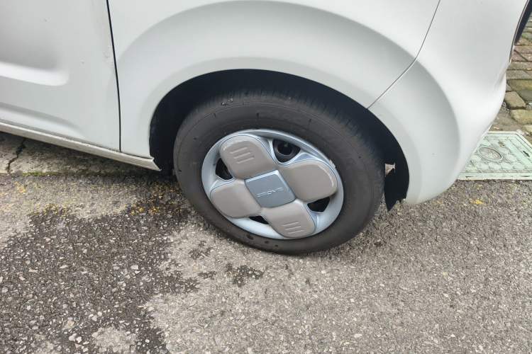 Used Geely Galaxy Panda 2024 Panda Mini 200km Endurance Bear Right Front Wheel Hub