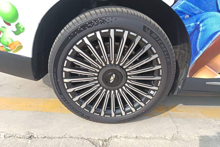 Used Chery T11 2026 Model 220 All-Wheel Drive Dual IMAX Theater Edition
