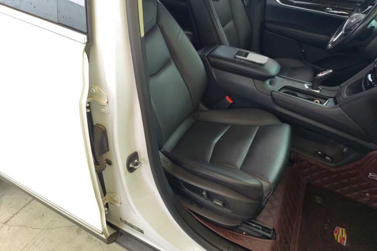 Used Cadillac XT5 2018 25T Luxury Model