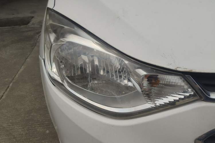 Used Chevrolet Sail 2015 Sail 3 1.3L AMT Ideal Edition Right Front Headlight