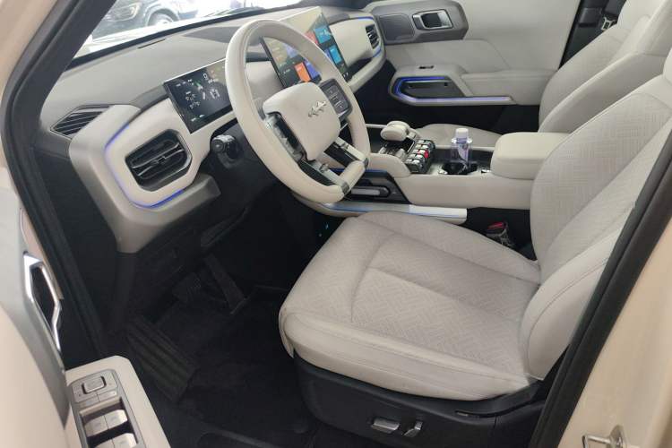 Used Formula Leopard Titanium 3 2025 501KM All-Wheel Drive Intelligent Driving Ultra Version
