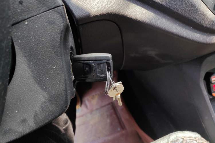 Used Wuling Hongguang V 2022 1.5L Jingqu Version Hydraulic Power Steering LAR