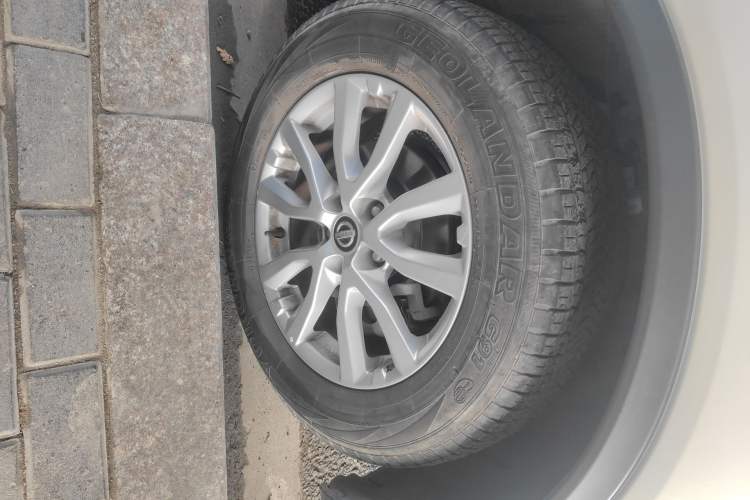 Used Nissan X-Trail 2017 2.0L CVT Comfort Edition 2WD Right Front Wheel Hub