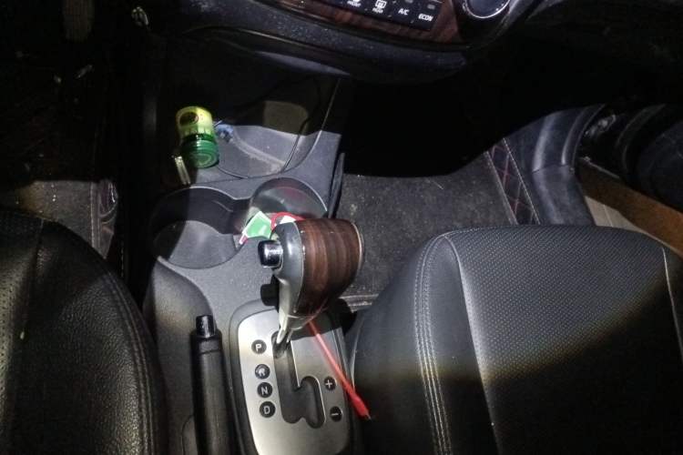 Used Kia Sportage 2013 2.0L Automatic Two-Wheel Drive GLS Trim Gear Lever