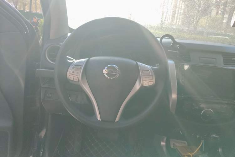Used Nissan Navara 2017 2.5L Automatic 4x4 Luxury Edition QR25 Steering Wheel