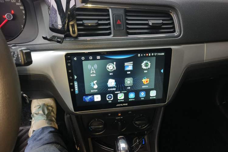 Used Volkswagen Gran Lavida 2015 1.6L Automatic Fashion Edition Audio And AC Panel