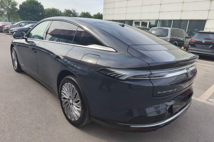 Used Buick L7 2025 Model Aivia