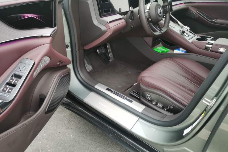 Used Denza Z9GT 2024 1100 Four-Wheel Drive Ultra Version Driver Seat