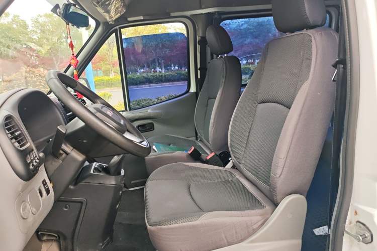 Used JMC Transit 2019 2.8T Commercial Version Long Wheelbase Mid-Roof 6-Seater Rear Single Tire China VI Emission Standard – JX493
