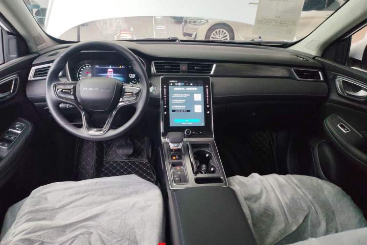 Used Roewe RX5 2025 PLUS 330TGI Automatic Trendsetting Smart Edition Center Console