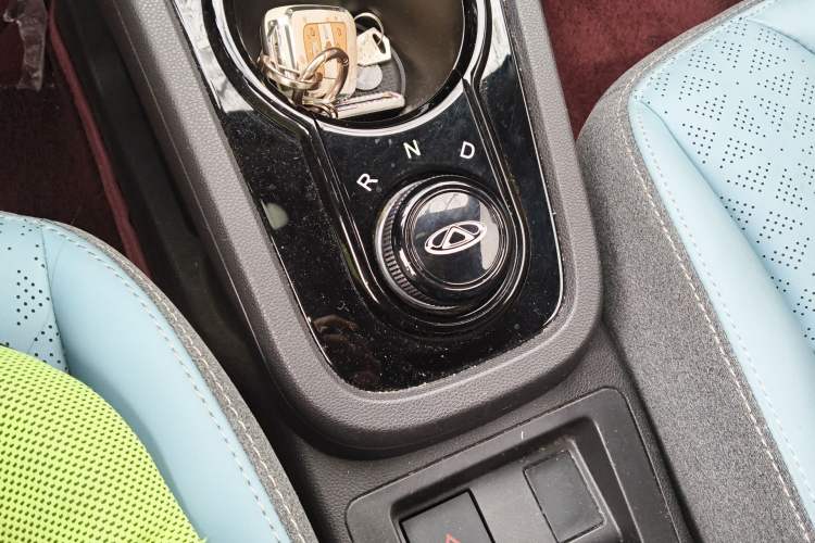 Used Chery QQ Little Ant 2022 Restyled Version Sweet Pink Edition Low-Sugar Version Lithium Iron Phosphate Battery 30.7 kWh 30 kW 301 km Gear Lever