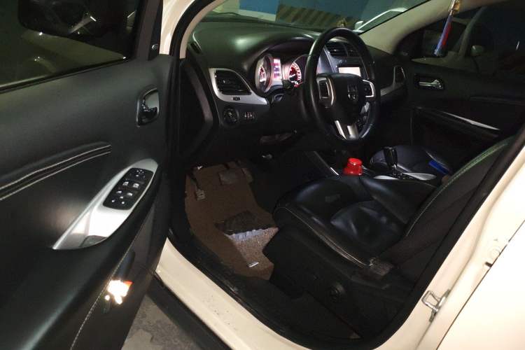 Used Dodge Journey 2013 2.4L Two-Wheel Drive Luxury Version