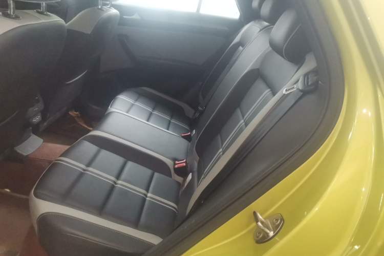 Used Volkswagen T-ROC 2023 300TSI DSG Two-Wheel Drive Starlight Edition