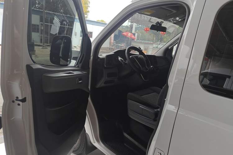 Used SAIC MAXUS Xintu V80 2025 PRO Aoyuntong 2.0T Manual Long Wheelbase Mid-Height 6/7/8/9-Seater
