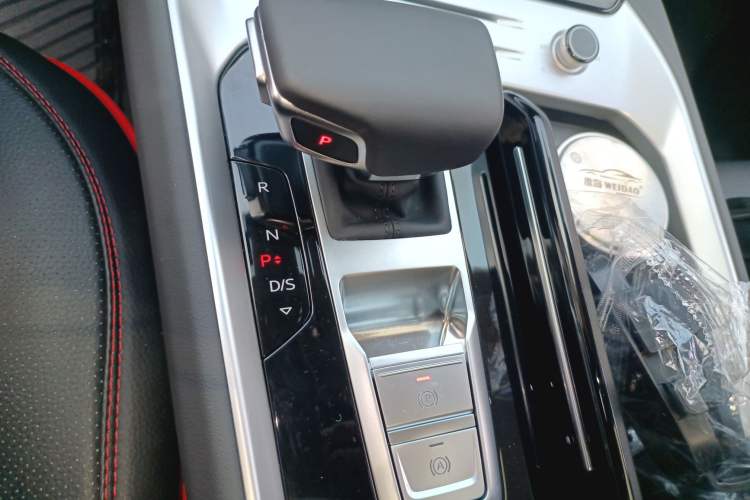 Used Audi Q6 2025 40 TFSI quattro Commemorative Edition Yulin Package 7 Seats Gear Lever