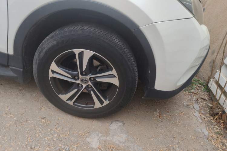 Used Toyota RAV4 2015 2.0L CVT 4x4 Trend Edition Exterior 7