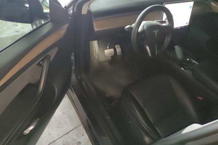 Used Tesla Model Y 2022 Long-Range All-Wheel-Drive Version Driver Seat