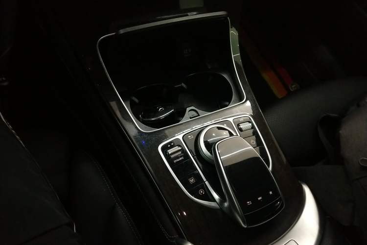 Used Mercedes-Benz GLC 2019 GLC 260 L 4MATIC Luxury Model Gear Lever