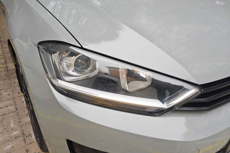 Used Volkswagen Golf Sportsvan 2016 280TSI Automatic Luxury Model Right Front Headlight