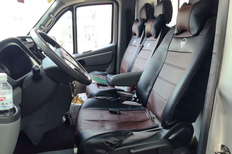 Used Foton Toano 2020 2.5T Manual Transmission Tongtu Long Wheelbase Mid-Roof 3-Seat 4J25TC3 Left Front Seat