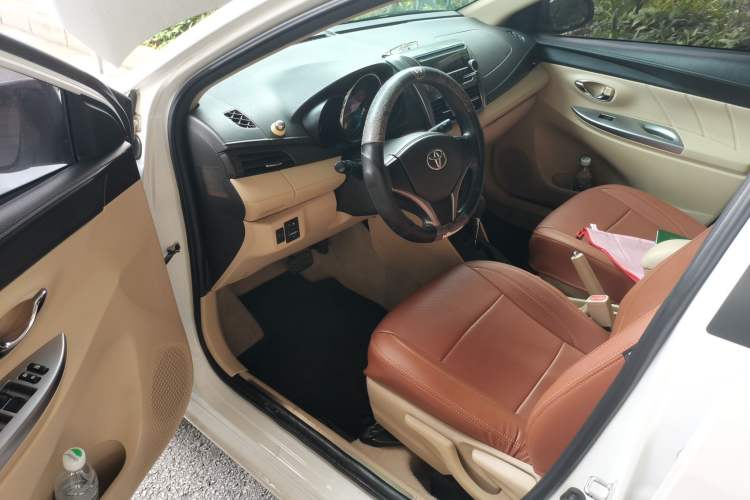 Used Toyota YARiS L Zhi Xuan 2015 1.5E Automatic Charm Edition
