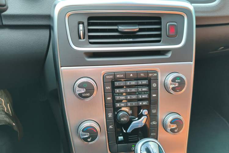 Used Volvo S60 2018 S60L T4 Zhiyuan Edition
