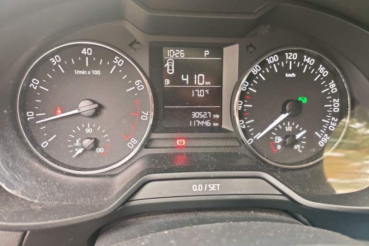 Used Skoda Octavia 2015 1.6L Automatic Yijie Edition Odometer Close Up