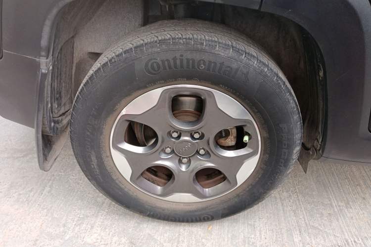 Used Jeep Renegade 2016 1.4T Automatic Kinetic Edition Right Rear Wheel Hub